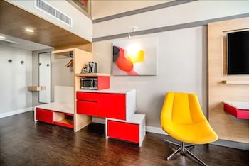 Loft, 1 Queen Bed (Olympic)