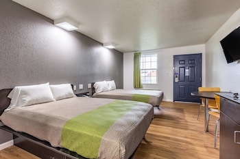 Deluxe Room, 1 King Bed, Accessible, Non Smoking
