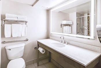 Room, 2 Queen Beds, Accessible (Mobility & Hearing, 3x3 Shower)