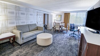 Suite, 1 King Bed with Sofa bed, Microwave (2 Rooms)