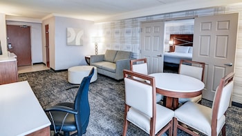 Suite, 1 King Bed with Sofa bed, Microwave (2 Rooms)