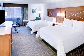 Room, 2 Queen Beds, Accessible (Mobility & Hearing, 3x3 Shower)