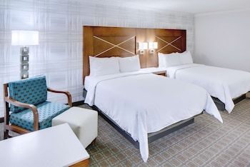 Room, 2 Queen Beds, Accessible (Mobility & Hearing, 3x3 Shower)