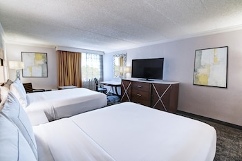 Deluxe Room, 2 Queen Beds, Microwave