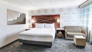 Suite, 1 King Bed with Sofa bed, Microwave (2 Rooms)