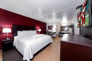 Premium Room, 1 King Bed (Upgraded Bedding & Snack, Smoke Free)