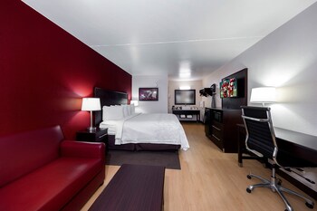 Suite, 1 King Bed (Smoke Free)