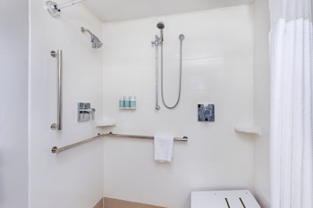 Room, 2 Queen Beds, Hearing Accessible