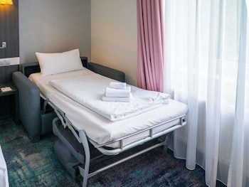 Privilege, Room, Multiple Beds