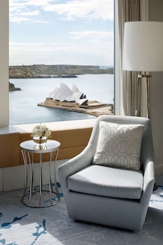 Horizon Tower Suite 1 King, Club Lounge Access (High Floor)