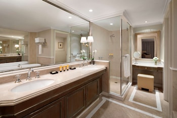 Presidential Suite, Club Lounge Access (High Floor)