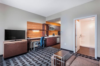 Suite, 1 Queen Bed with Sofa bed (Mobility Accessible, Roll-In Shower)