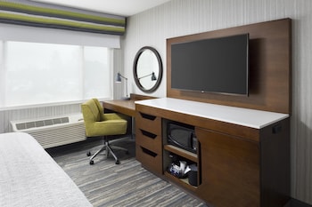 Room, 1 King Bed, Refrigerator & Microwave