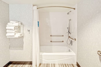 Room, 2 Queen Beds, Accessible, Roll in Shower