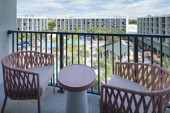 Family Suite, 1 Bedroom, Pool View