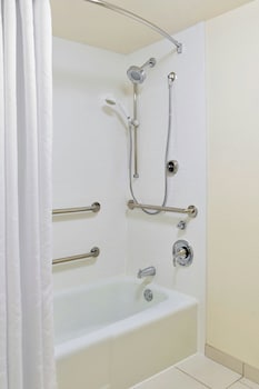 Room, 1 King Bed, Pool View (Mobility Accessible, Tub)