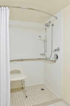 Suite, 1 Bedroom, Pool View (Mobility Accessible, Roll-in Shower)