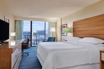 Room, 1 King Bed, Pool View