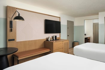 Room, 2 Queen Beds (Mobility Accessible, Tub)