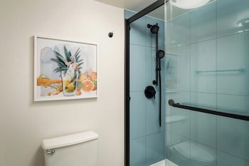 Room, 1 King Bed, Pool View
