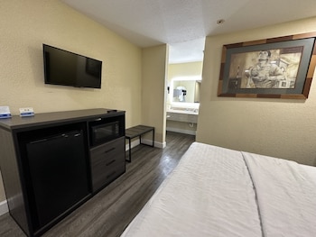 Standard Room, 1 King Bed, Non Smoking