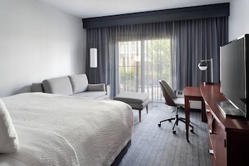 Room, 1 King Bed with Sofa bed, Non Smoking