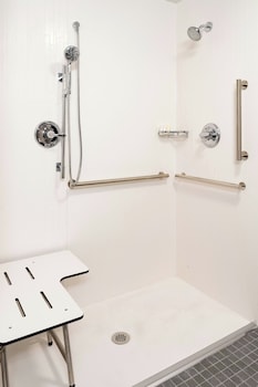 Room, 2 Double Beds (Mobility/Hearing Access, Roll-In Shwr)