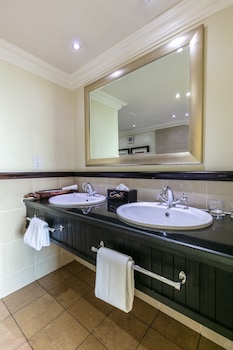 Junior Suite, 1 Queen Bed, Ensuite, City View (Junior Suite)