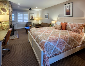 Chestnut Lodge Multi-Unit, One King Bed with Sofa Bed