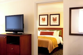Elite Suite,1 Queen Bed, One-bedroom Apartment with Separate but adjoining Living Space and Sofa Bed