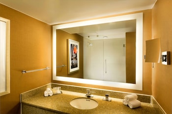 Deluxe Room, 1 King Bed