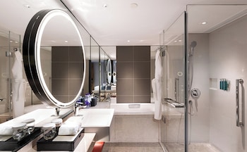 Executive Room, 1 King Bed, City View