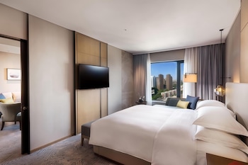 Premier Suite, 1 King Bed, Balcony