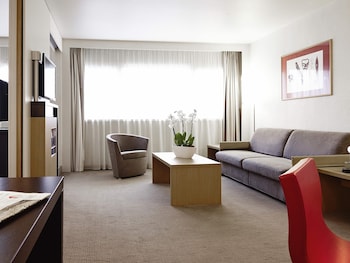 Suite, 1 Queen Bed with Sofa bed