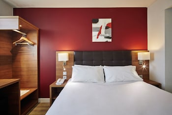 Standard Room, 1 Queen Bed