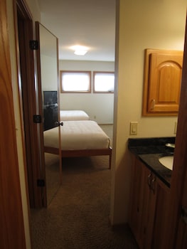 Traditional Townhome, Multiple Beds, Kitchen (3 Bedroom full kitch & Living area)