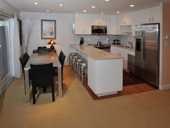 Traditional Condo, 2 Queen Beds, Kitchen (2 bedroom 2 bath condo)