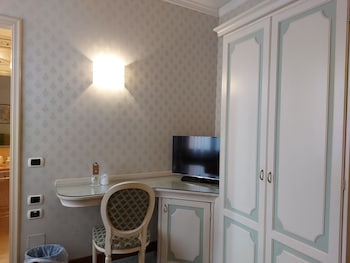 Compact Room