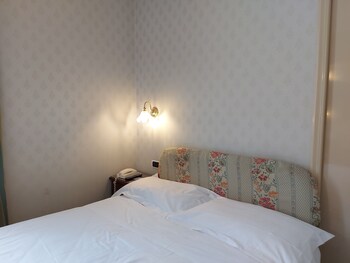 Compact Room