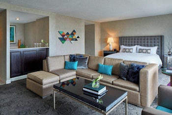 Executive Suite, 1 King Bed with Sofa bed