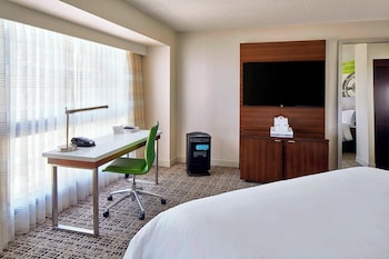 Deluxe Room, 1 King Bed, Corner