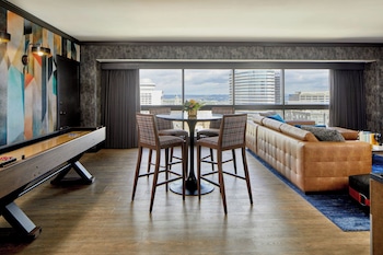 Presidential Suite, 1 King Bed, Smoking