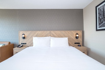 Premium Room, 1 King Bed with Sofa bed, City View (High Floor)