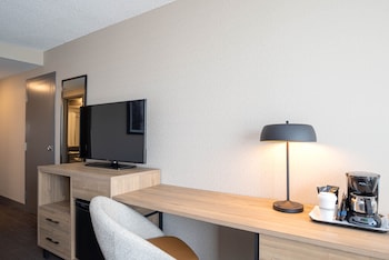 Premium Room, 1 King Bed with Sofa bed, City View (High Floor)