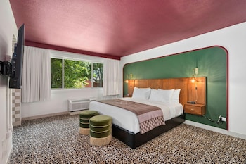 Suite, 1 King Bed, Non Smoking (with Sofabed)