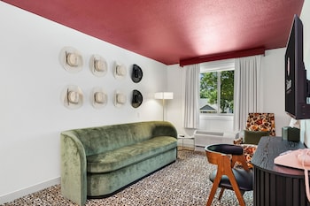 Suite, 1 King Bed, Non Smoking (with Sofabed)