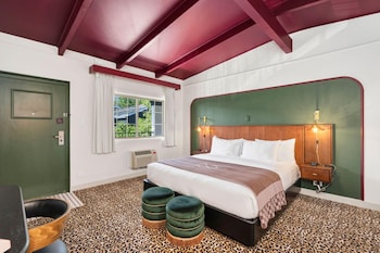 Standard Room, 1 King Bed, Accessible, Non Smoking