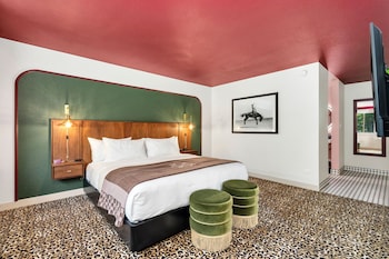 Suite, 1 King Bed, Non Smoking (with Sofabed)