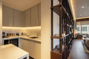 Presidential Suite, 1 King Bed, Club Lounge Access