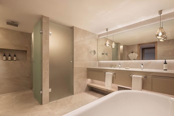 Grand Room, Multiple Beds, Balcony, Annex Building